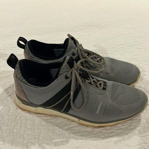 Johnston & Murphy men’s gray XC4 in size 11 1/2 M.  Good condition.